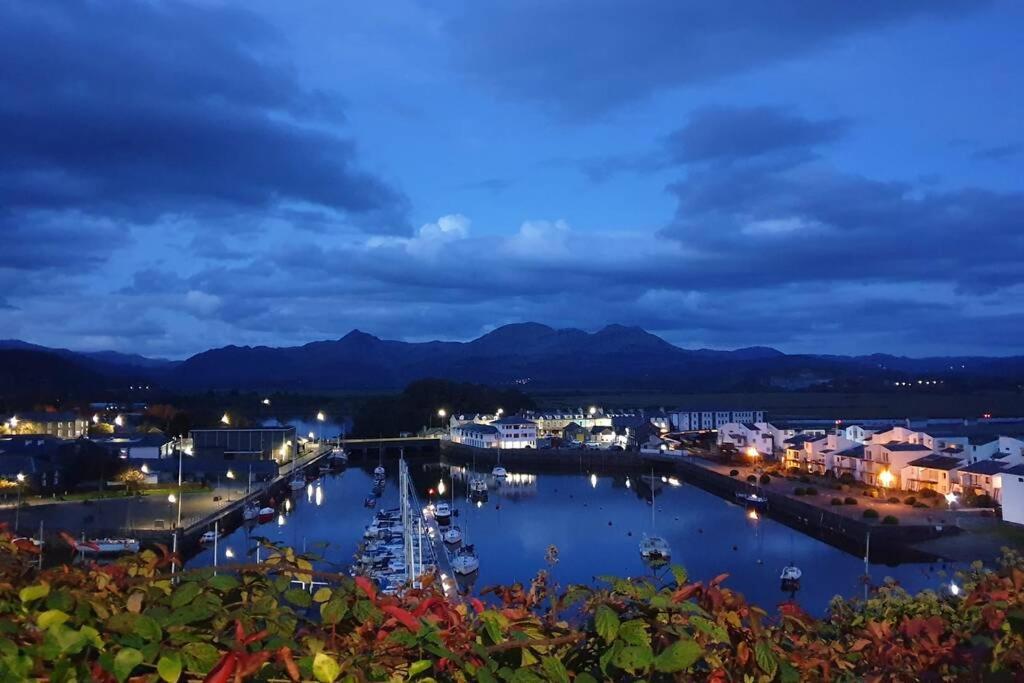 Porthmadog Harbour Town - High Street Apartment. Екстер'єр фото